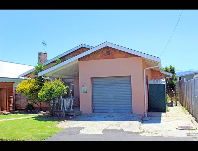3 BEDROOM HOUSE FOR SALE IN STRAND CENTRAL
